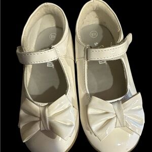 Smartfit Cream Dress Shoes with Bow Detail